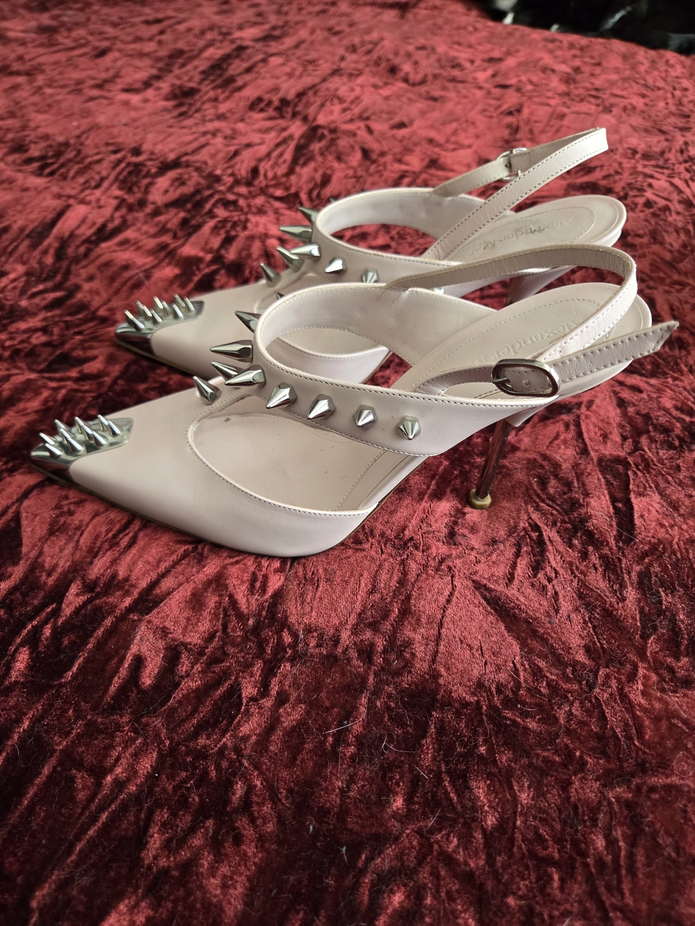 Alexander McQueen Pale Pink Pointed Slingback Heels with Silver Spikes - Picture 2 of 5